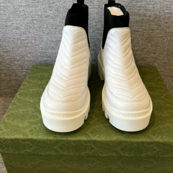 NEW Gucci Women's White & Black Matelassé Chelsea Boot 643958 DH7D0 G 38 US 8 - Picture 2 of 10